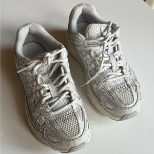 Nike White Mesh Sneakers